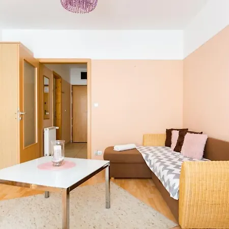 Acacia Center Apartment