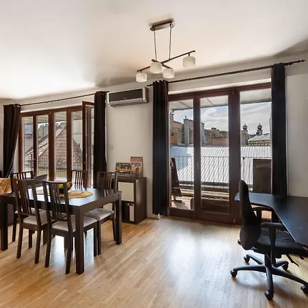 Апартаменты Sunny Penthouse Front Of Szimpla Kert *
