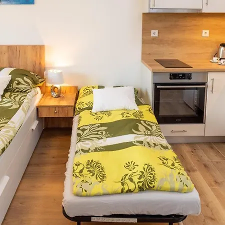 Sweet , 30sqm Studio, Free Private Parking, Mountain View, Balcony, 20 Min From Downtown * Budapest