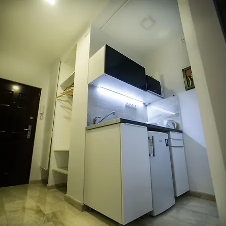 Апартаменты Downtown With Balcony & Optional Garage & Restaurant In The Building