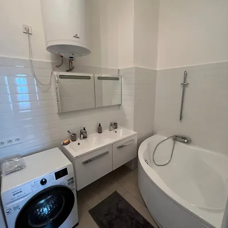Azure King In The Heart Of Apartament