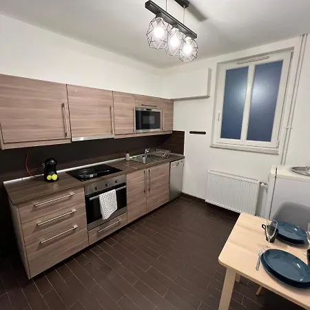 Azure King In The Heart Of Apartament