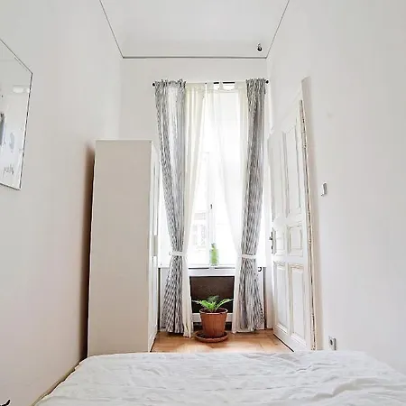 Beautiful 3 Bedroom In 7th District Apartmán