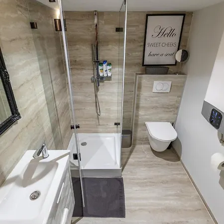 Bobo's Luxury Apartment