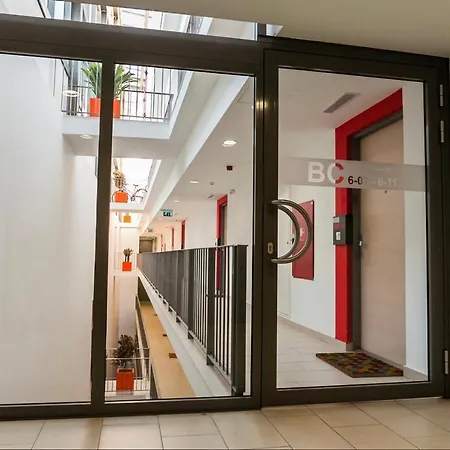 Apartment Urban Corvin - Ac & Metro Access Budapest
