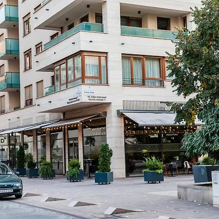 Apartment Urban Corvin - Ac & Metro Access Budapest