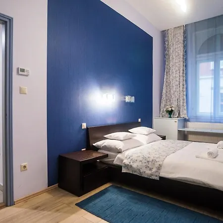Budapest Rooms Bed And Breakfast 3*