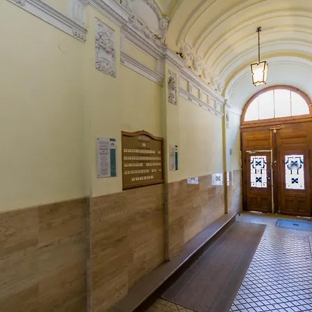 Apartment M13 Rustic Stylish With King Bed & Friendly Host Budapest