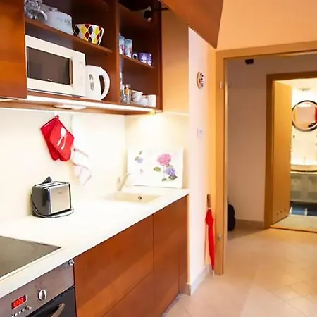 Lovely - Free Parking Apartment *