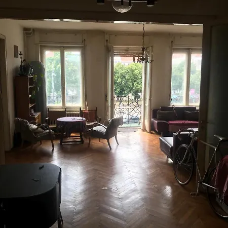 Spacious In The Center Apartman *