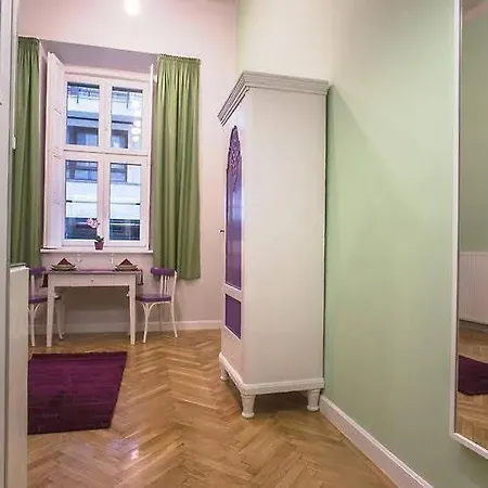 Economy Hollo Apartment Budapest