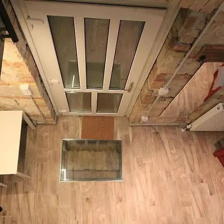 Economy Hollo Apartment