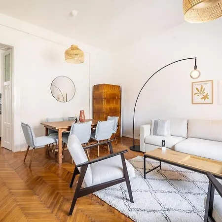 Designer Two Bedroom Daire *