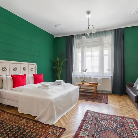Huge & Stylish In The Center For Up To 20 People 아파트