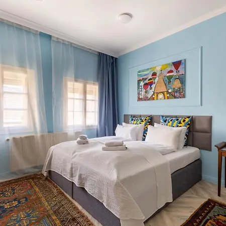 Huge & Stylish In The Center For Up To 20 People 부다페스트