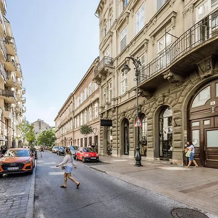 One Of A Kind, Super With Patio Appartement