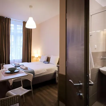 East Station Comfort Guest house *