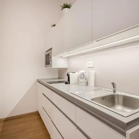 Klauzal Garden City Apartments- Studio K32 Apartment *