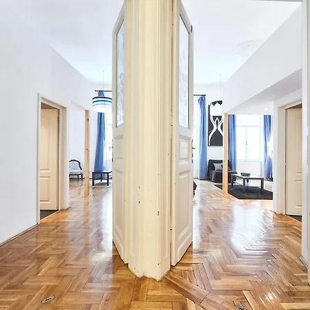 Apartment Large For Groups Center Dist. Vii *