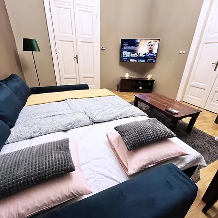 M13 Rustic Stylish With King Bed & Friendly Host Apartment Budapest