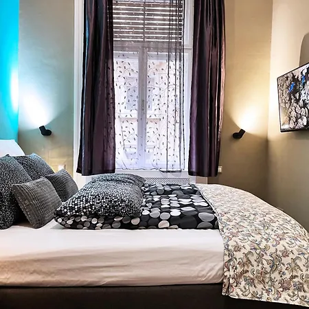 M13 Rustic Stylish With King Bed & Friendly Host * Budapest