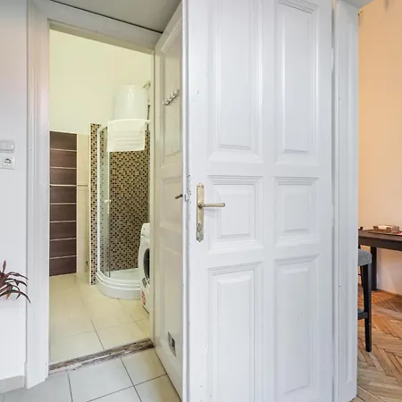 Elementa Luxe Apartment