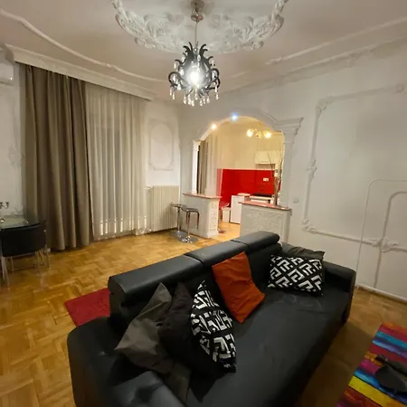 With Balcony And Ac Next To Danube Apartment