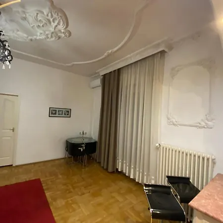 With Balcony And Ac Next To Danube Apartment *