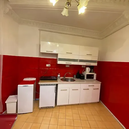 Apartment With Balcony And Ac Next To Danube Budapest