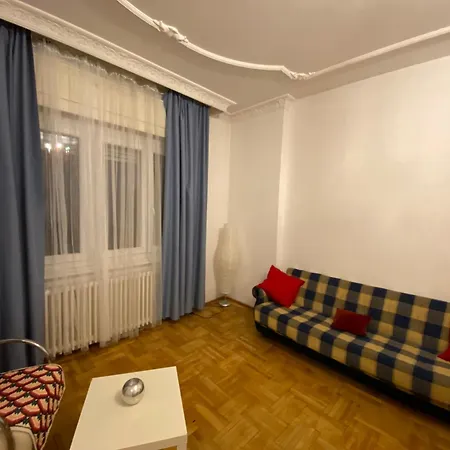 Apartment With Balcony And Ac Next To Danube Budapest