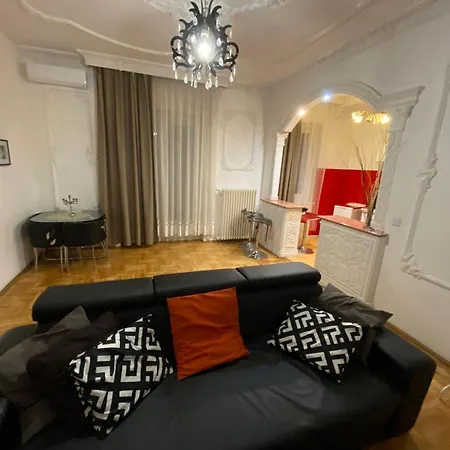 With Balcony And Ac Next To Danube Apartment