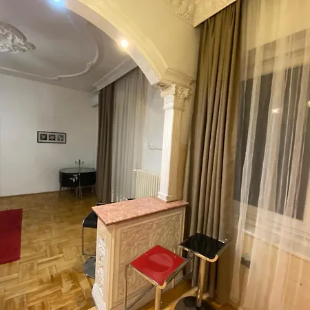 Apartment With Balcony And Ac Next To Danube *