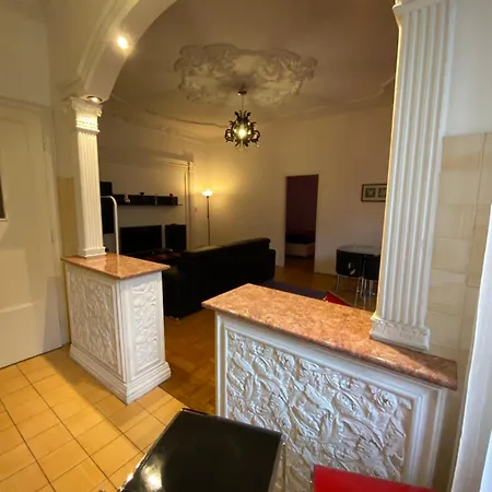 With Balcony And Ac Next To Danube Apartment