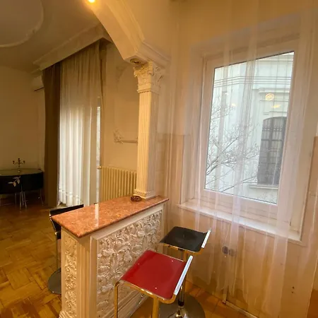Apartment With Balcony And Ac Next To Danube