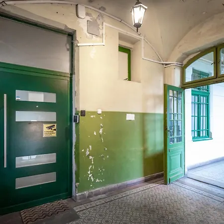 Erzsebet19 *