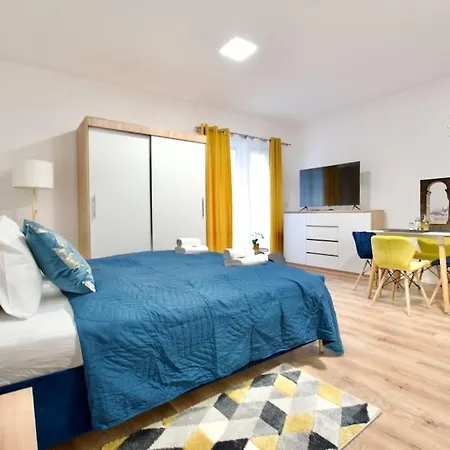 Standard By Hi5-horvath Mihaly Square *