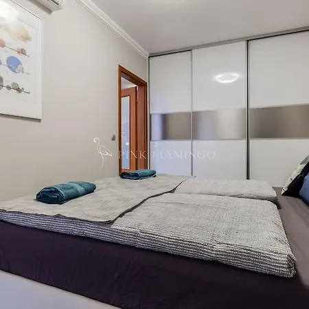 Pink Flamingo : Leo Lane Getaway Budapešť