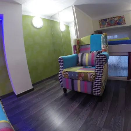Apartman Black And White