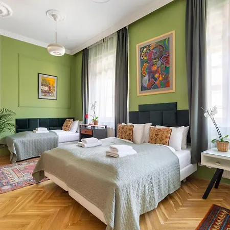 Huge & Stylish In The Center For Up To 20 People 아파트
