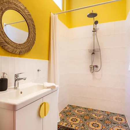Huge & Stylish In The Center For Up To 20 People 아파트 *