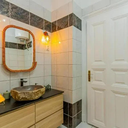 Luxury By The Famous Vaci Street Budapest