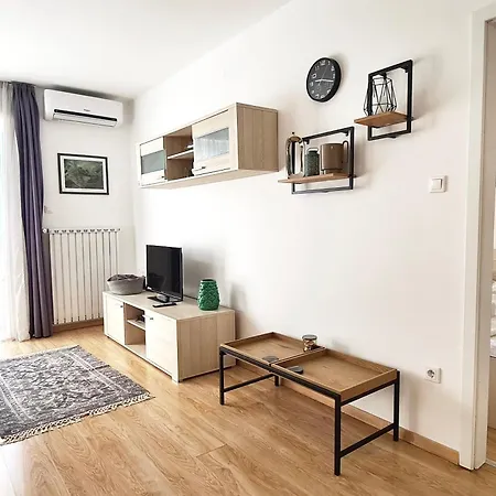 Eliza Apartment *