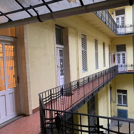 Liszt Ferenc Long-term Budget Apartment