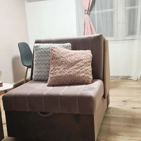 2 Separate Bedrooms And Living Fully Equipped With Ac *