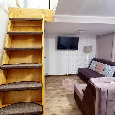 2 Separate Bedrooms And Living Fully Equipped With Ac Budapest