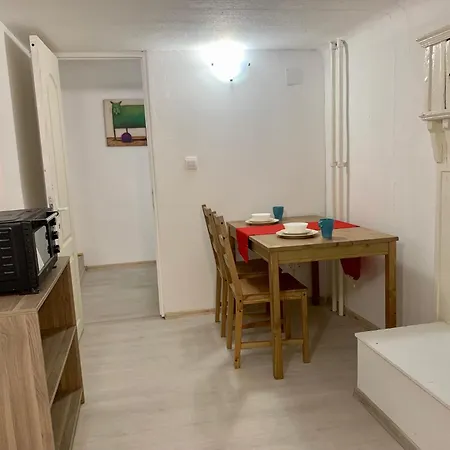 Liszt Ferenc Long-term Budget Apartment Budapest