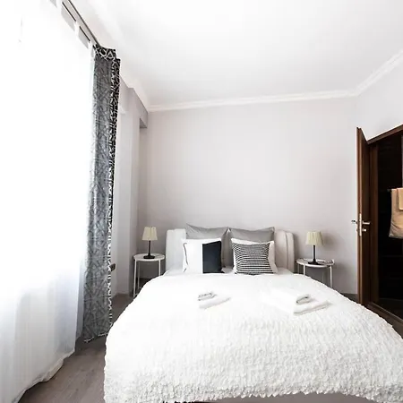 Ultra Large With Ac And Balcony Apartment