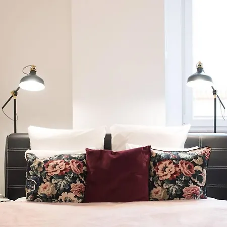 Ultra Large With Ac And Balcony Apartment *