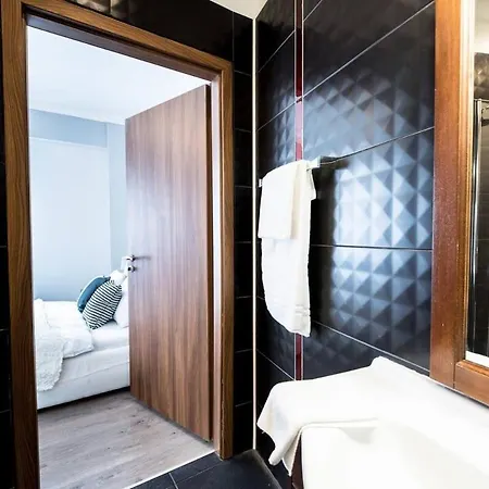 Ultra Large With Ac And Balcony Apartment