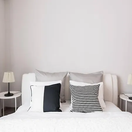 Ultra Large With Ac And Balcony Apartment *